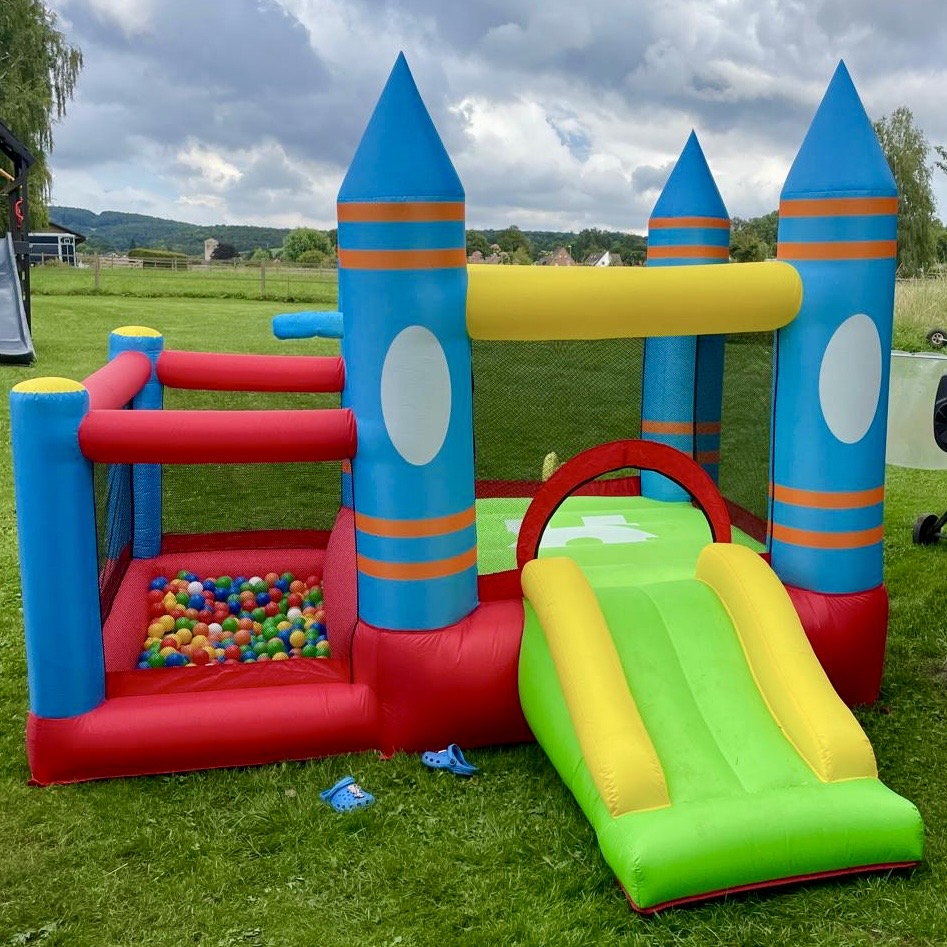 Kleine Kinderhüpfburg